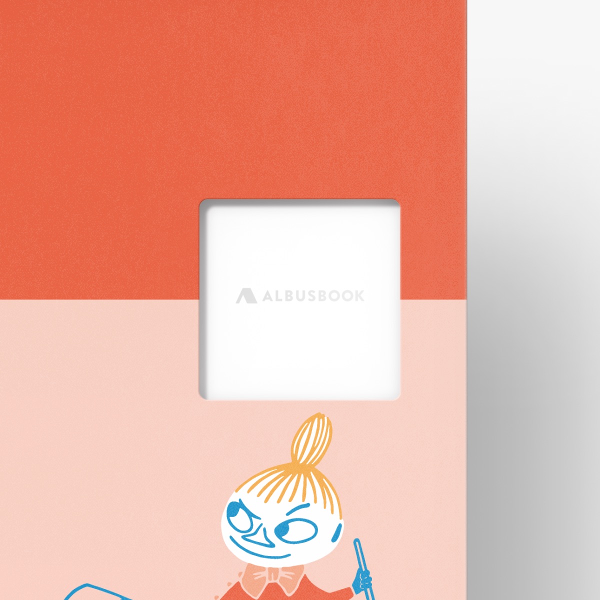 ポケットには ALBUSBOOK ロゴの箔押しが入ったカード入り。